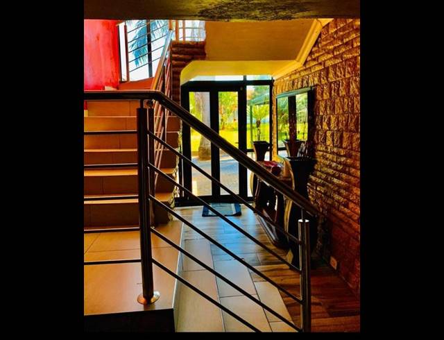 5 BEDROOM HOUSE FOR SALE IN SHAYANDIMA